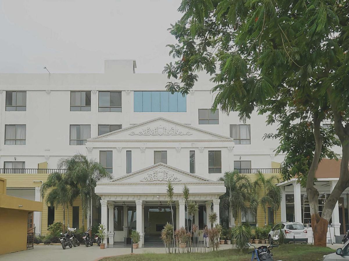 Collection O Sanskruti Resort Ширди Экстерьер фото